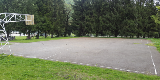 Основание старой спорт площадки с асфальтным покрытием
