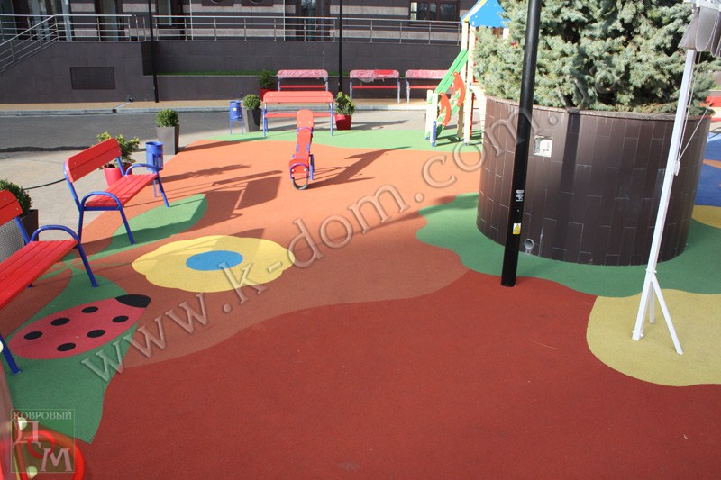 Детская игровая площадка в Киеве. Покрытие: резиновая крошка
