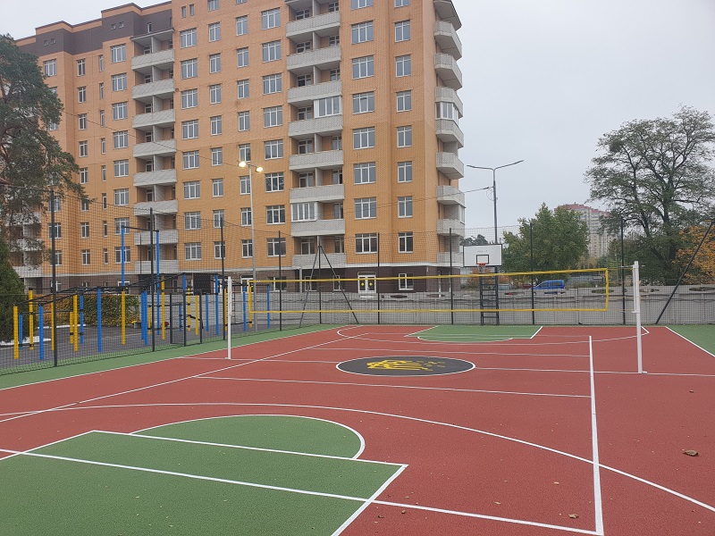 Універсальний спортивний майданчик