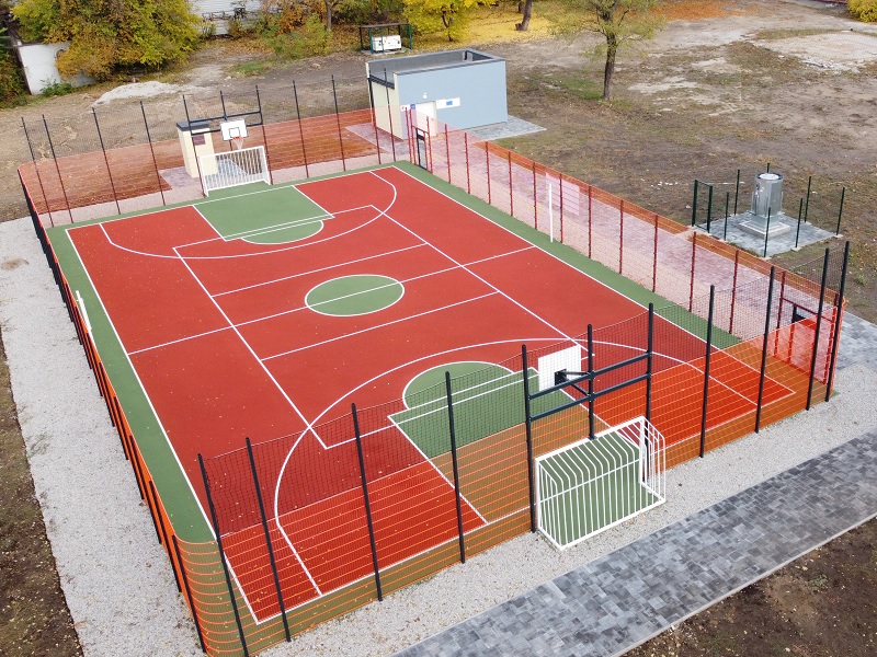 Універсальний спортивний майданчик