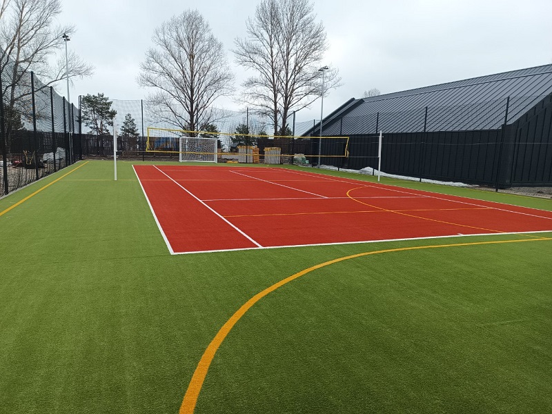 Універсальний спортивний майданчик