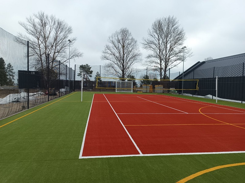 Універсальний спортивний майданчик