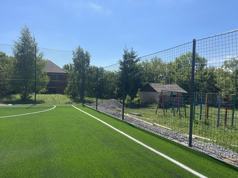 Сіткова огорожа спортивного майданчика